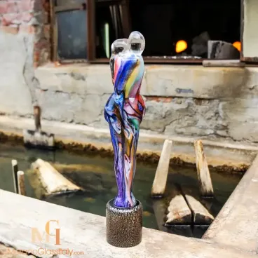 تماثيل حب من كريستال ازرق 