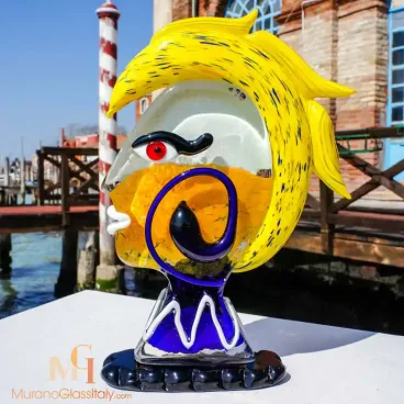 دوناتيلا - منحوتة زجاجية دوناتيلا