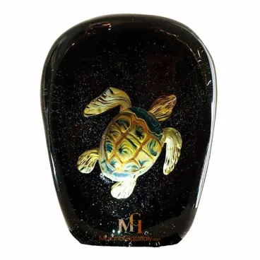 حركة المحيط – منحوتة بحرية زجاجية