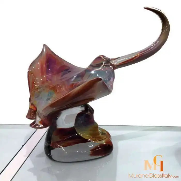 Manta Ray – Chalcedon Skulptur Seitenansicht