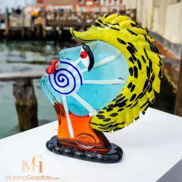 بينتا - منحوتة زجاجية زرقاء اللون