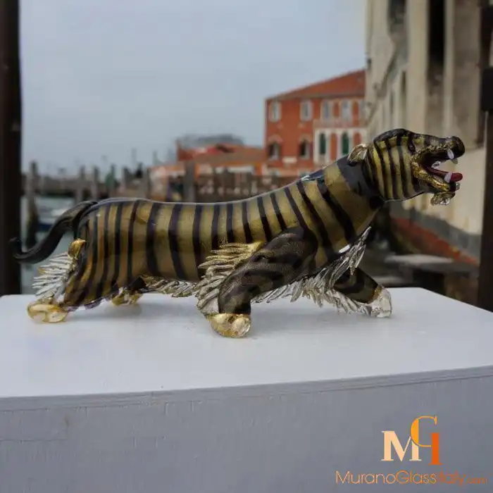 Bengal Tiger – Tiger Skulptur Glas mit 24 kt Gold Vorderansicht Tiger Skulptur