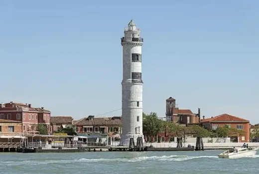 Vaporetto stops in Murano : Faro, photography by Didier Descouens.