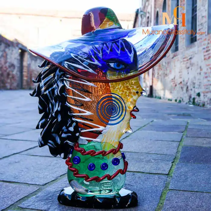 Chanel – 彩色水晶玻璃雕塑