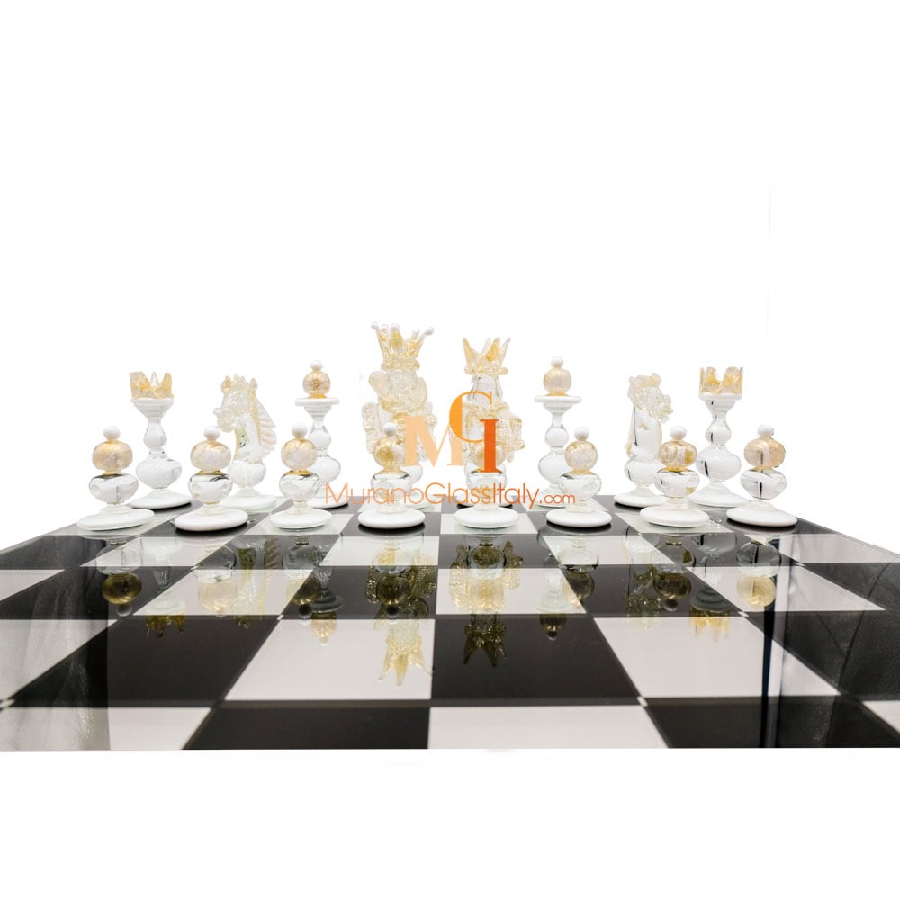 Handmade Italian Murano Art Glass Chess Board, Italian Glass from Simoeng,  Venice, Set of 33 for sale at Pamono